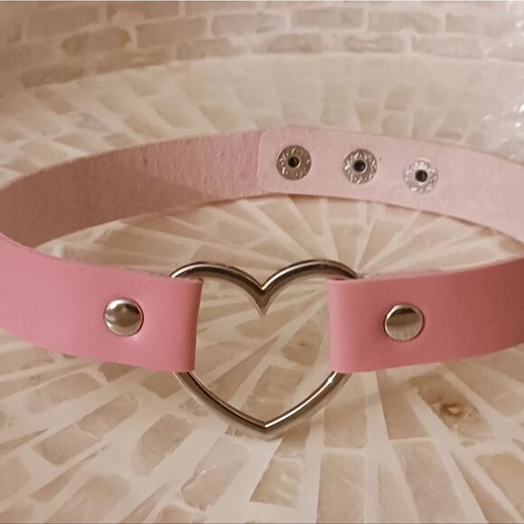 PINK Leather Heart Shaped Choker Necklace - Picture 11 of 15